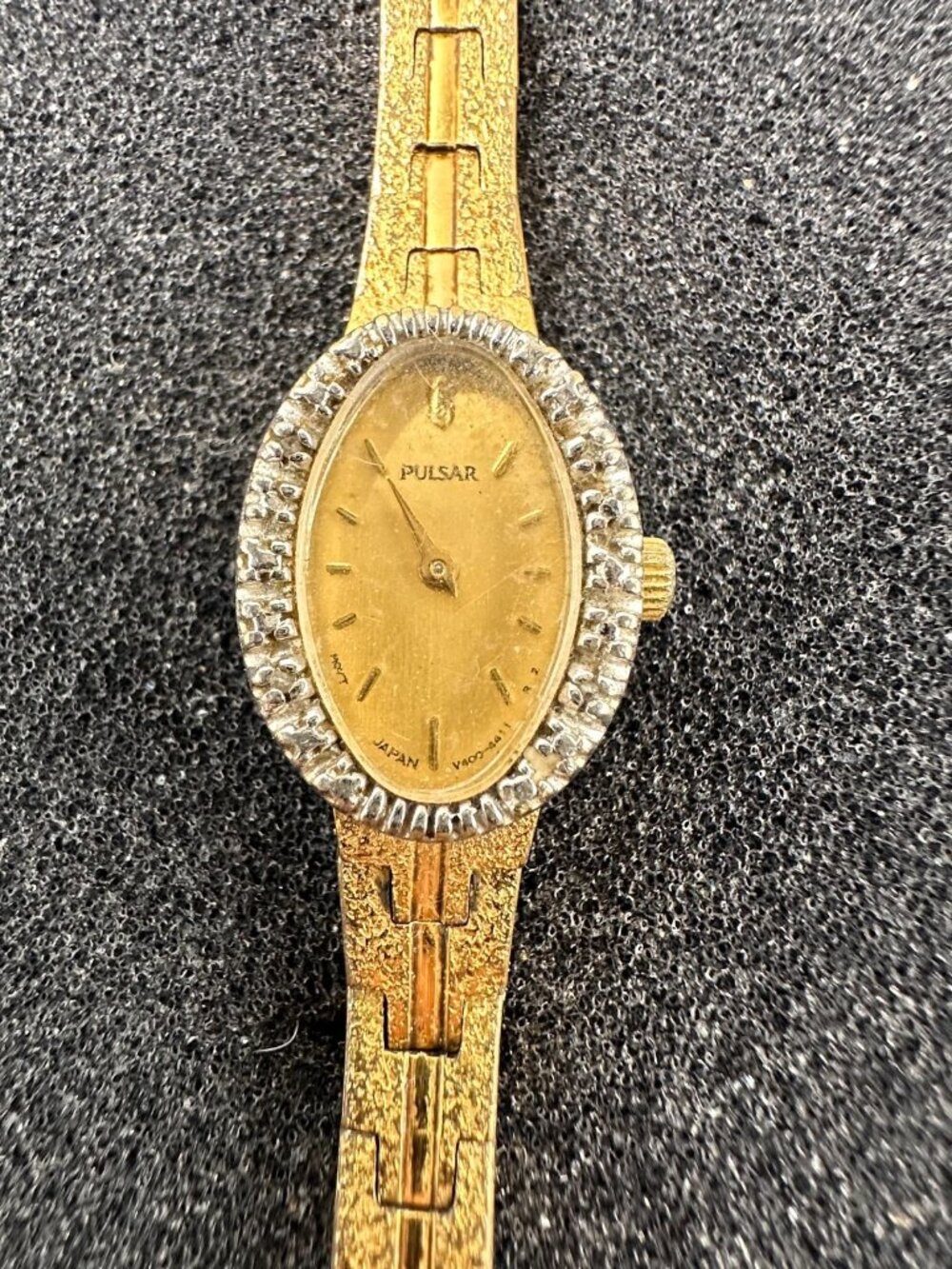 Vintage Pulsar Womens Watch Gold Tone Textured Bezel 15MM Oval New Battery